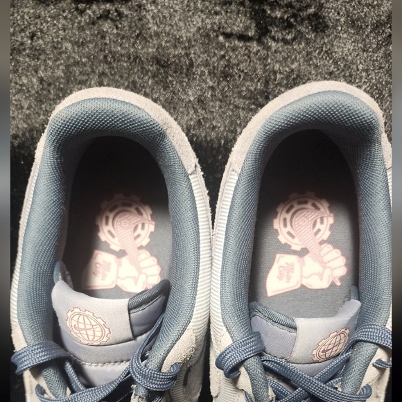 Nike - Picture 5 of 11